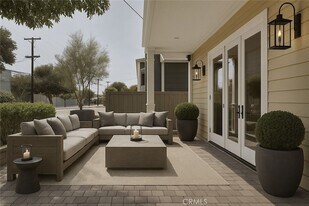431 Iris Ave in Newport Beach, CA - Building Photo