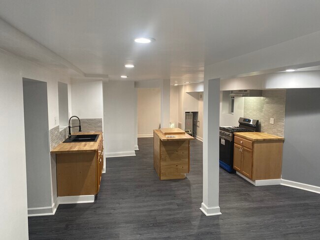 2559 W Fullerton Ave in Chicago, IL - Building Photo - Building Photo