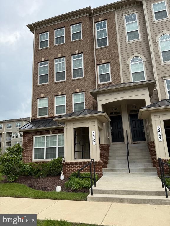 property at 5539 Lanteen St