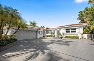 1025 Belle Meade Island Dr in Miami, FL - Building Photo