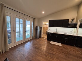 4223 Los Coyotes Diagonal, Unit Unit2 in Lakewood, CA - Building Photo