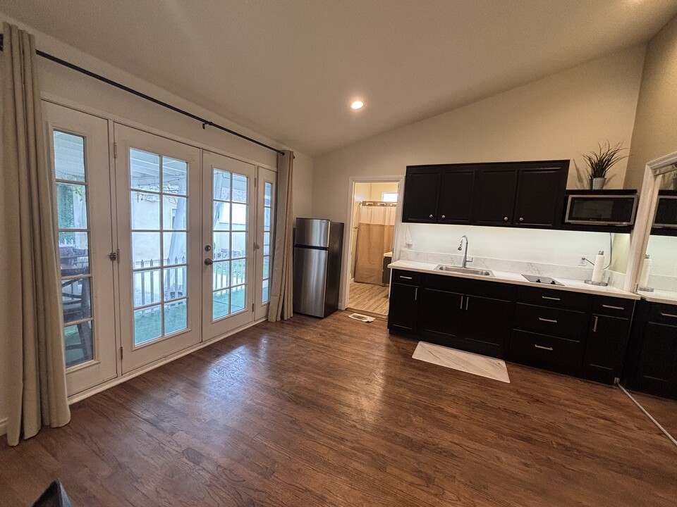 4223 Los Coyotes Diagonal, Unit Unit2 in Lakewood, CA - Building Photo