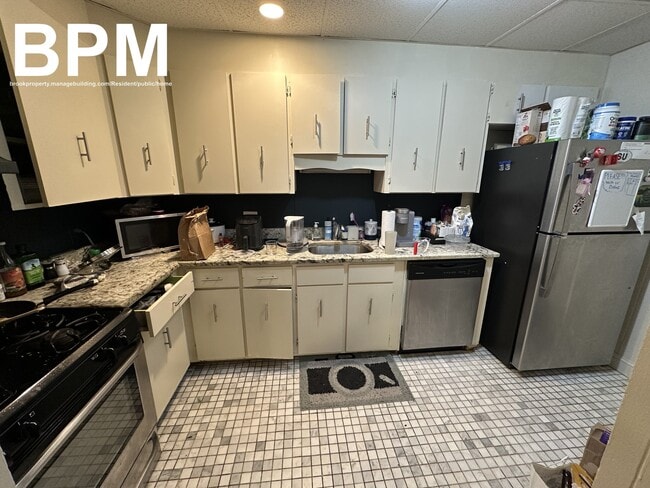 28 Monmouth St, Unit 2 in Boston, MA - Foto de edificio - Building Photo