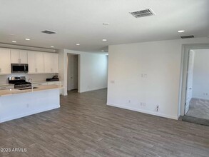 1651 W Paseo Way in Phoenix, AZ - Building Photo - Building Photo