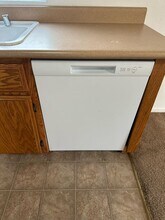 1724 E Country Ct in Visalia, CA - Building Photo - Building Photo