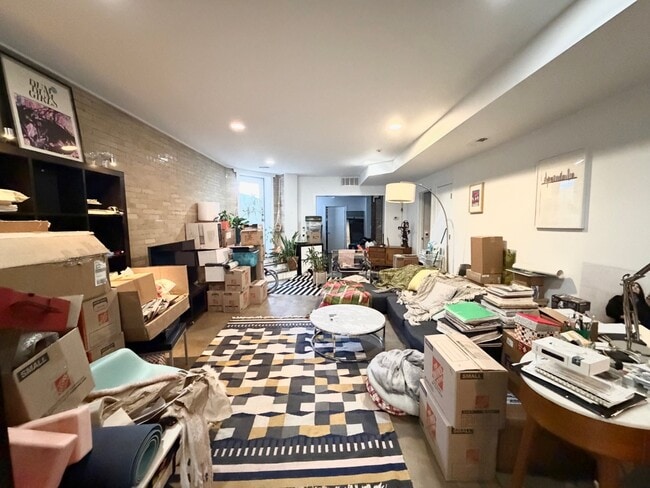 2121 N Albany Ave, Unit G in Chicago, IL - Building Photo - Building Photo