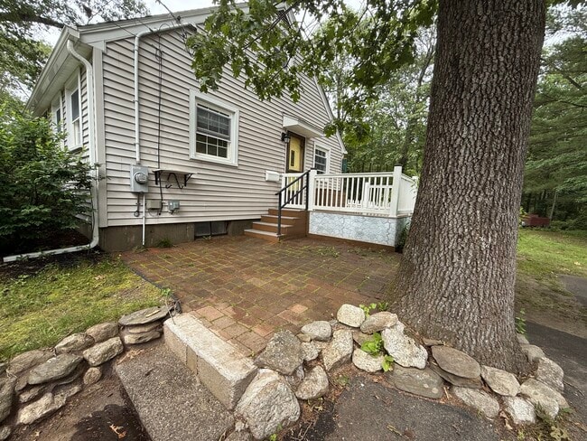 32 Mayflower Rd in Leicester, MA - Building Photo - Building Photo