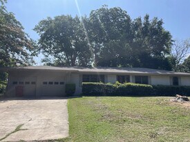 1130 Tower St in Canton, TX - Building Photo