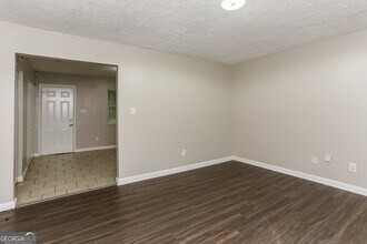 599 Plainville Dr SW in Atlanta, GA - Building Photo - Building Photo