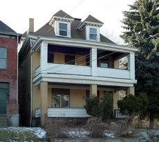 1226 E Franklin Ave in Wilkinsburg, PA - Building Photo