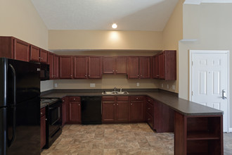 Creekside Commons East in Cuyahoga Falls, OH - Building Photo - Interior Photo