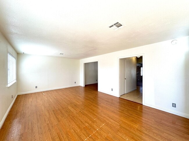 6328 Alta Dr in Las Vegas, NV - Building Photo - Building Photo