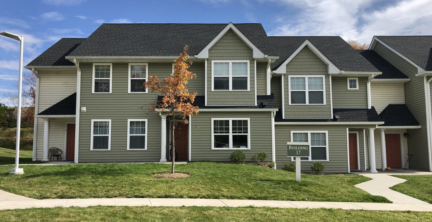 Hemlock Ridge Apartments in Livingston Manor, NY - Foto de edificio