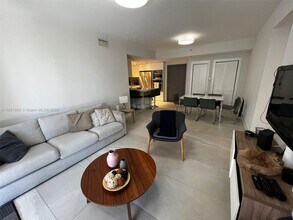 185 SE 14th Terrace in Miami, FL - Foto de edificio - Building Photo