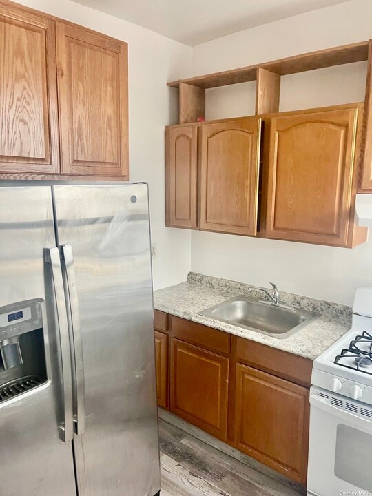 110 Somers St in Brooklyn, NY - Building Photo