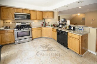 40 Cornerstone Ln in Newark, NJ - Building Photo - Building Photo