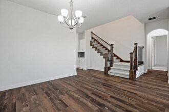 12629 Mercer Pkwy in Farmers Branch, TX - Foto de edificio - Building Photo