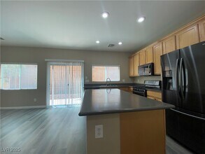9485 Oro Bullion St in Las Vegas, NV - Building Photo - Building Photo