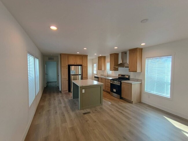 4388 E Lake Mead Blvd in Las Vegas, NV - Building Photo - Building Photo