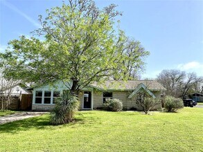 3005 Burning Oak Dr in Austin, TX - Building Photo - Building Photo