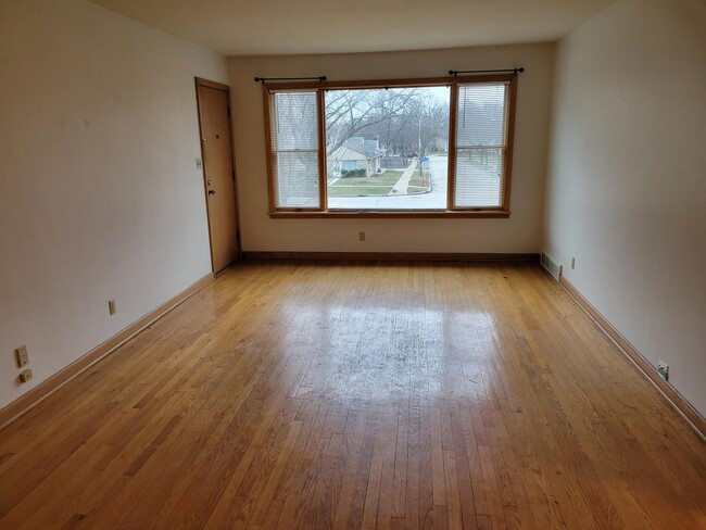 9400 W North Ave, Unit 4 in Wauwatosa, WI - Building Photo - Building Photo