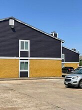 12615 Ashford Meadow Dr in Houston, TX - Foto de edificio - Building Photo