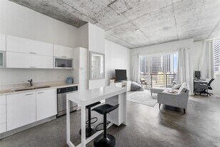 133 NE 2nd Ave, Unit 1711 in Miami, FL - Building Photo