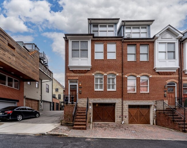 property at 1009 S Decker Ave