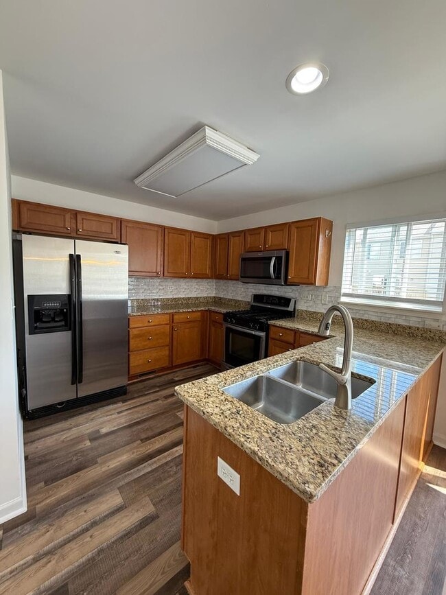 623 Lincoln Station Dr in Oswego, IL - Building Photo - Building Photo