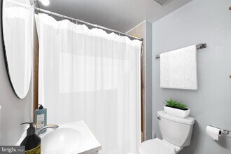 1830 Green St in Philadelphia, PA - Building Photo - Building Photo