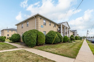 Carteret Gardens in Carteret, NJ - Building Photo - Building Photo