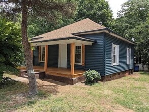 230 N Oakland Ave in Statesville, NC - Building Photo - Building Photo