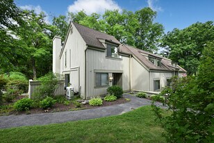 596 Heritage Vlg in Southbury, CT - Building Photo