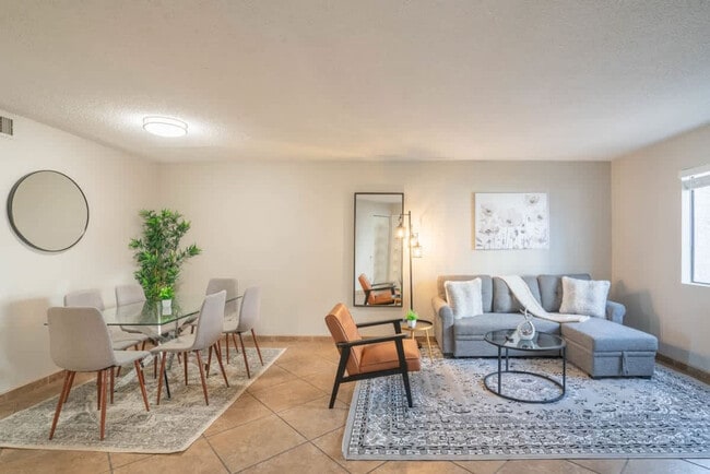 8550 E McDowell Rd in Scottsdale, AZ - Building Photo - Building Photo