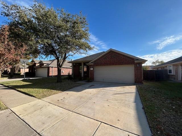 211 Foxbury Dr in Euless, TX - Foto de edificio