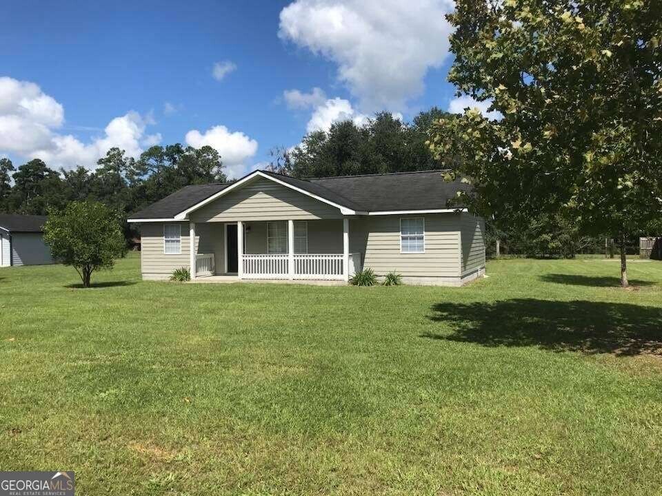 228 Dallas Cir in Folkston, GA - Building Photo