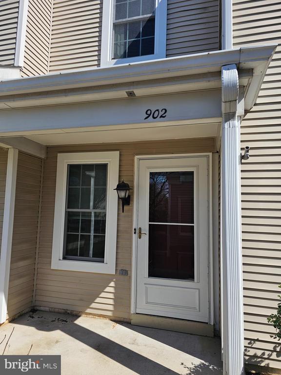 property at 902 Cambridge Ct