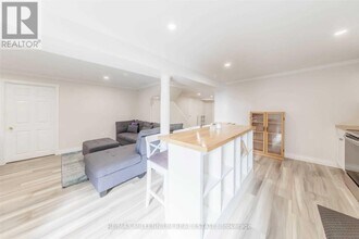 101 Loma Vista Dr in Vaughan, ON - Building Photo - Building Photo