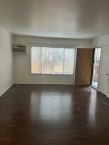 123 S St Andrews Pl, Unit 1 in Los Angeles, CA - Building Photo