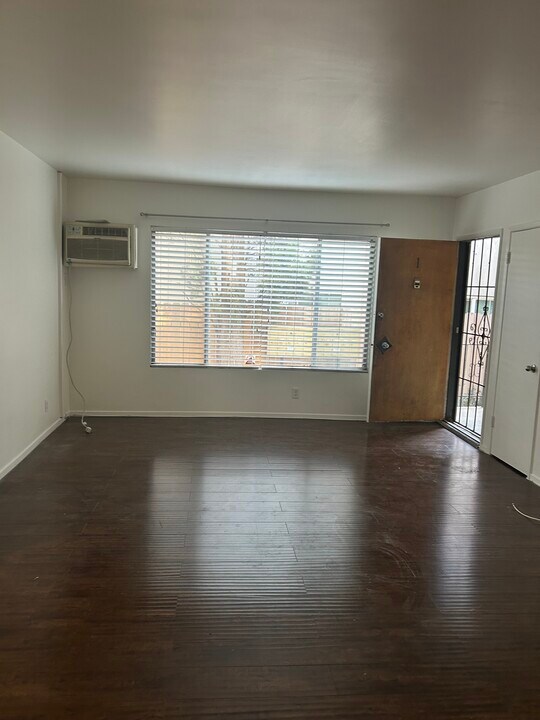 123 S St Andrews Pl, Unit 1 in Los Angeles, CA - Building Photo