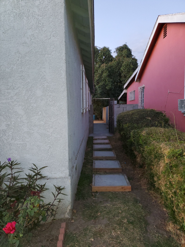 421 W Magnolia St in Compton, CA - Building Photo - Building Photo