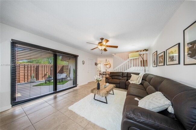 12006 SW 9th Mnr in Davie, FL - Foto de edificio - Building Photo