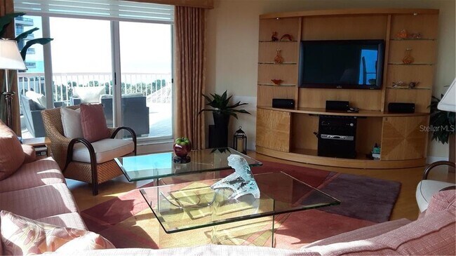 455 Longboat Club Rd, Unit 401 in Longboat Key, FL - Building Photo - Building Photo