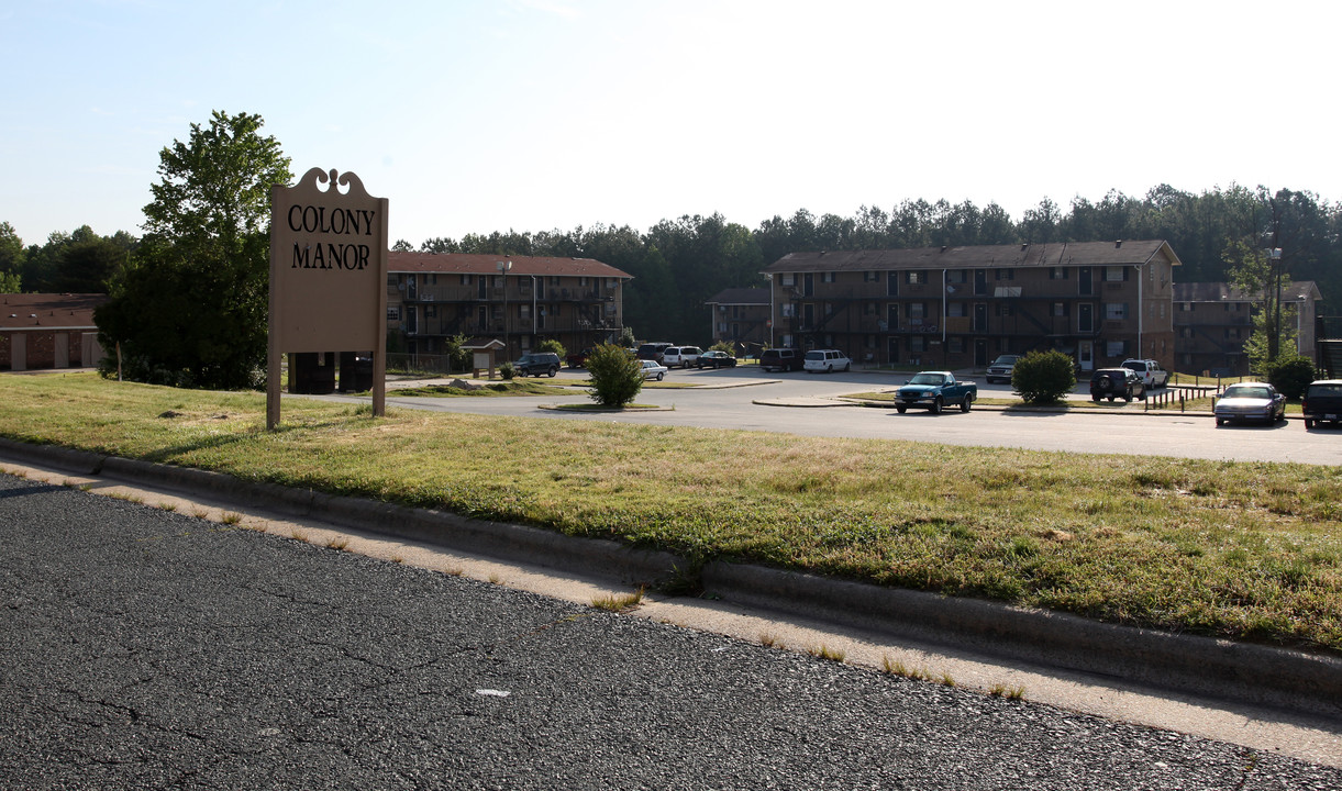 Colony Manor Apartments in Durham, NC - Building Photo