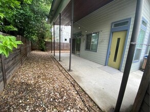 1404 Singleton Ave in Austin, TX - Foto de edificio - Building Photo