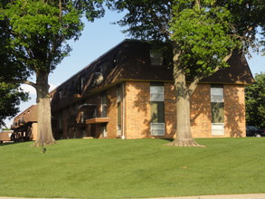 Plaza West Apartments in Manhattan, KS - Building Photo - Building Photo