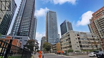 110 Broadway Ave in Toronto, ON - Building Photo