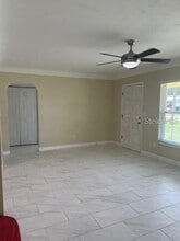 3040 Glen Oak Ave N in Clearwater, FL - Foto de edificio - Building Photo