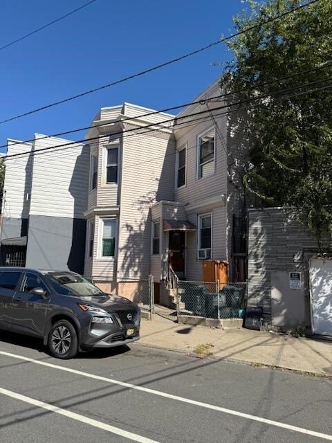 106 Sanford Pl in Jersey City, NJ - Building Photo