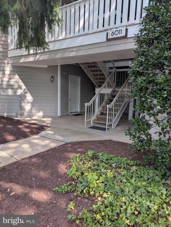 6011 Rosebud Ln in Centreville, VA - Foto de edificio - Building Photo